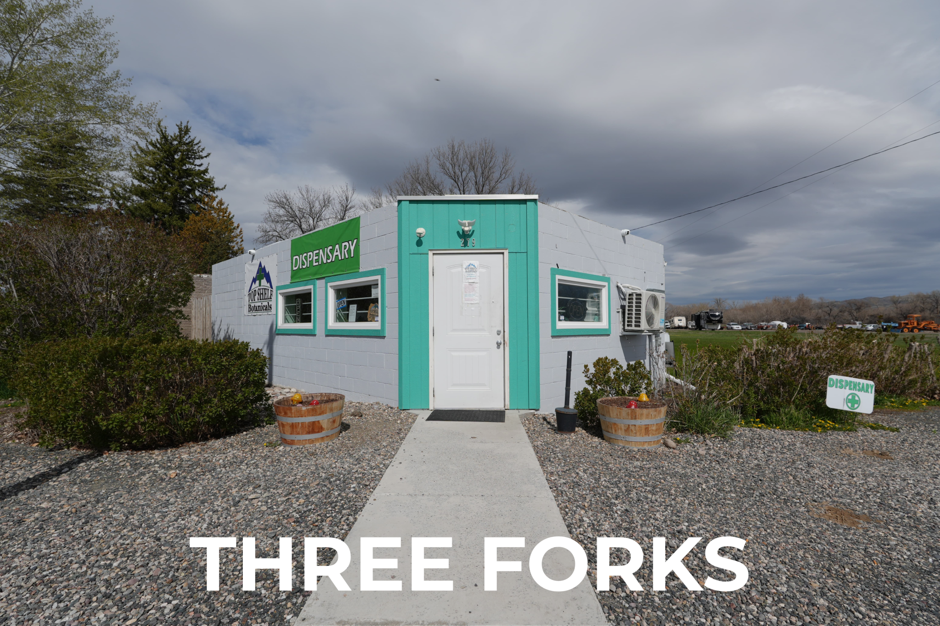 Exterior view of the best dispensary in Three Forks, Top Shelf Botanicals
